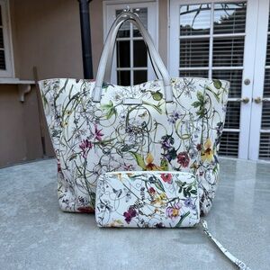 GUCCI Floral White Canvas Tote and Pouch Set